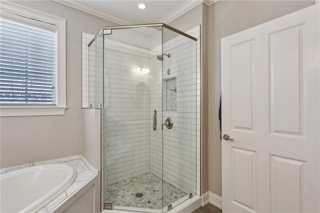 1260 Ashford Creek Way NE