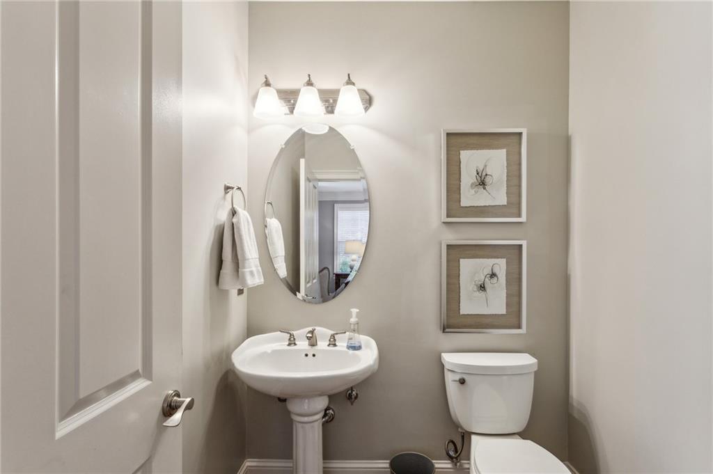 1260 Ashford Creek Way NE