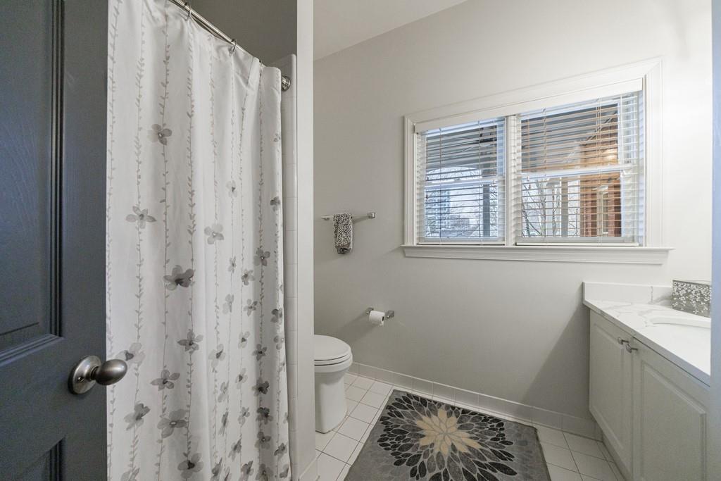 1074 Fairway Estates NE