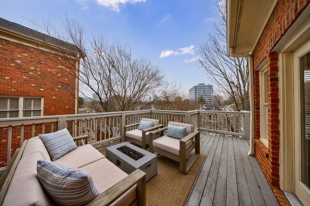 1074 Fairway Estates NE