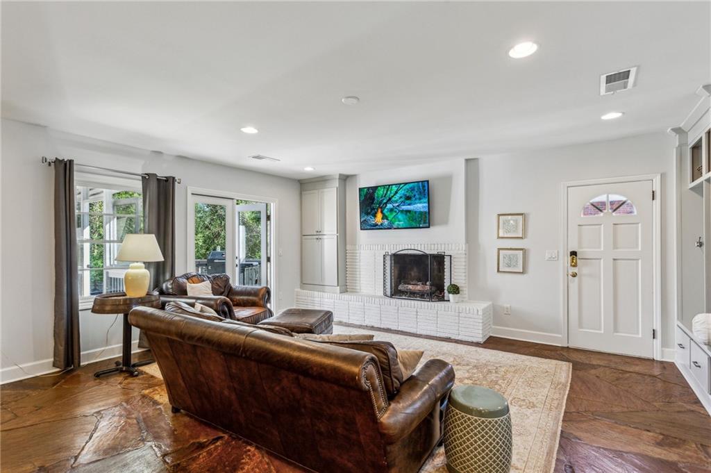 1135 Norwich Circle NE