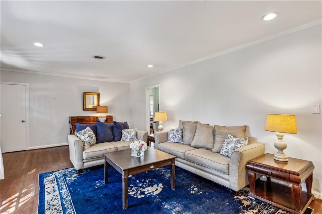 1135 Norwich Circle NE