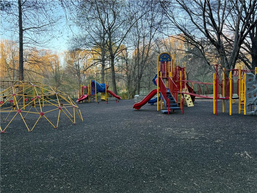 1135 Norwich Circle NE