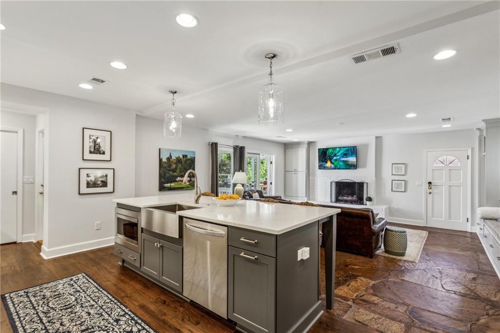 1135 Norwich Circle NE