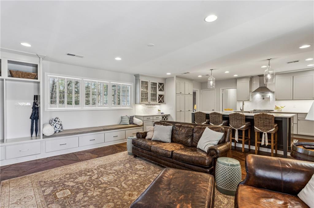 1135 Norwich Circle NE