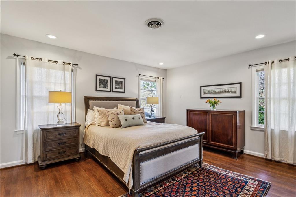 1135 Norwich Circle NE