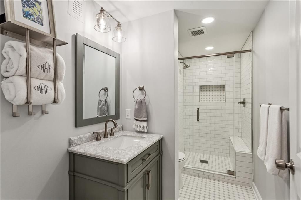 1135 Norwich Circle NE