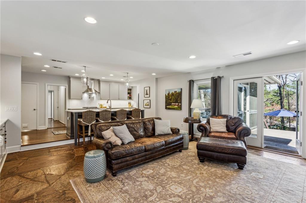 1135 Norwich Circle NE