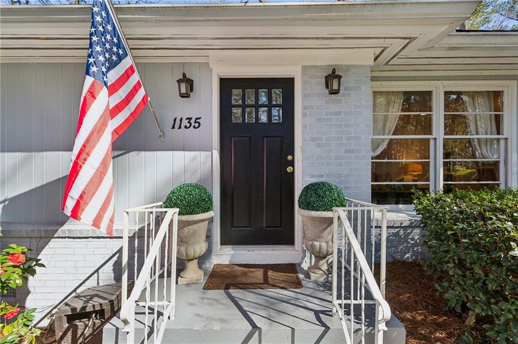 1135 Norwich Circle NE