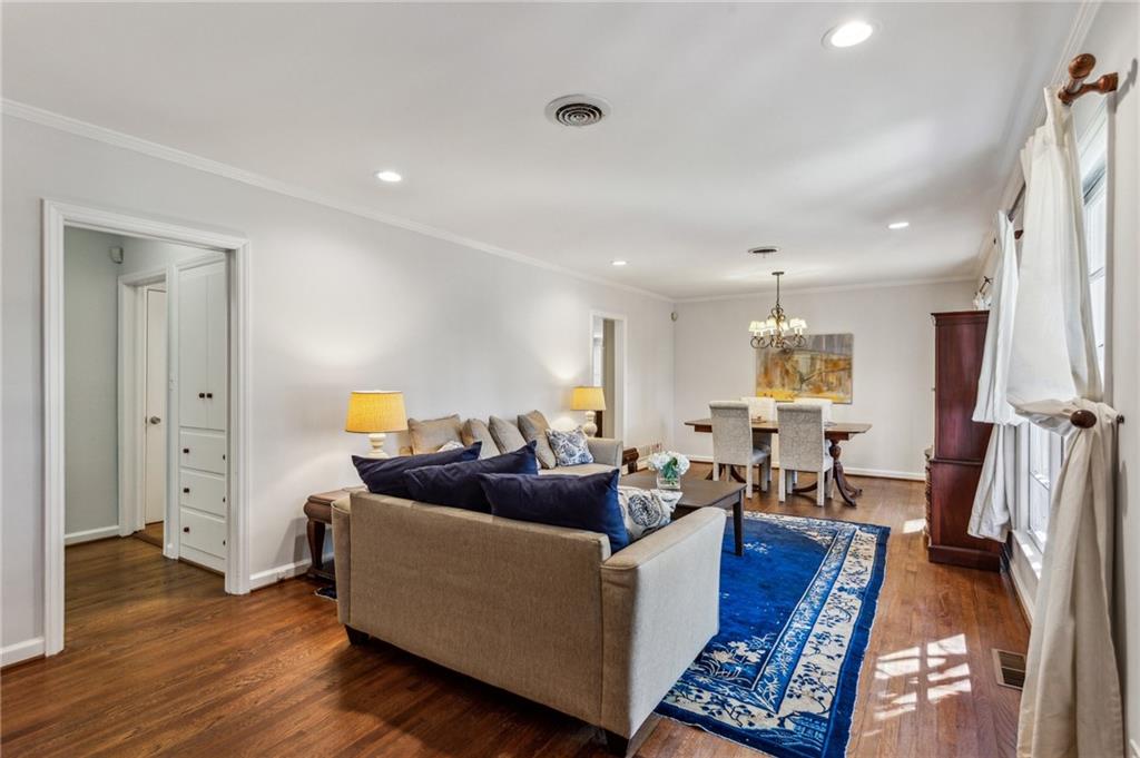 1135 Norwich Circle NE