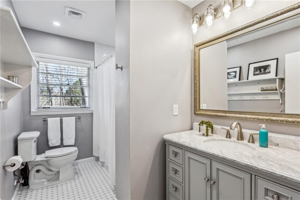 1135 Norwich Circle NE