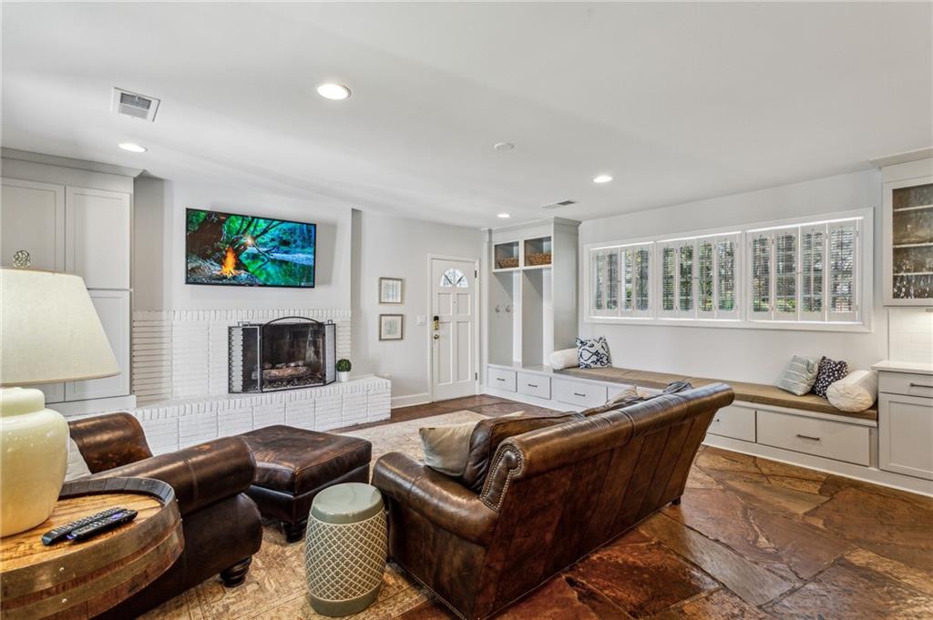 1135 Norwich Circle NE