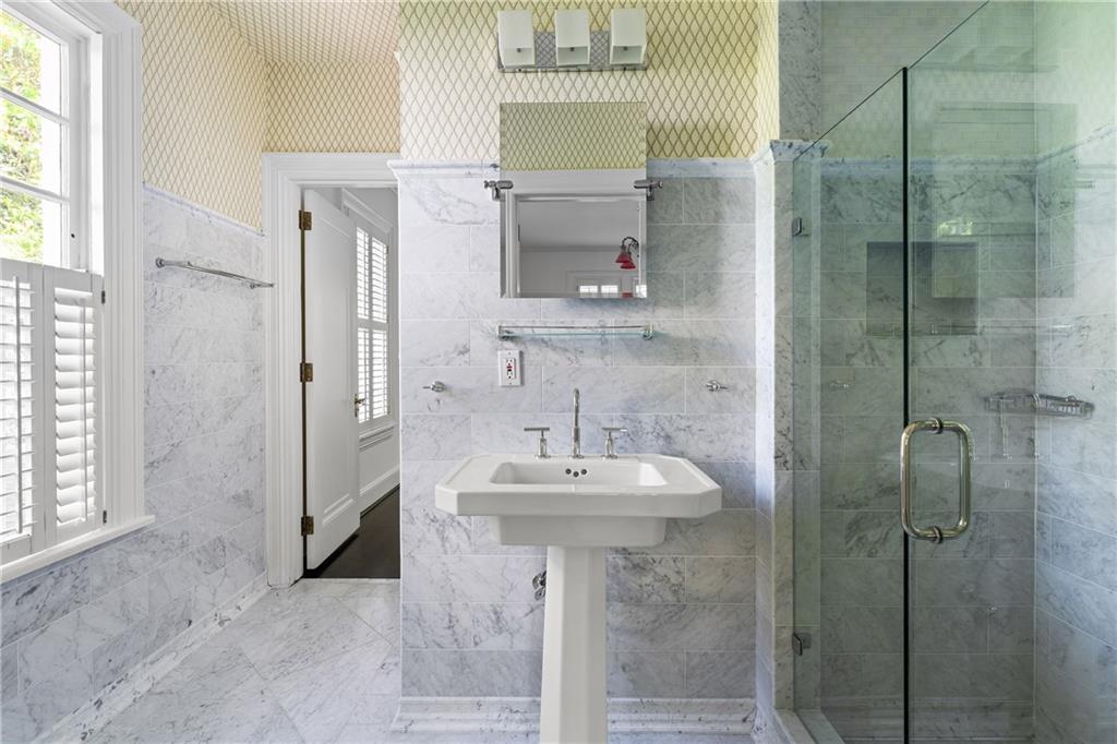 401 Peachtree Battle Avenue NW