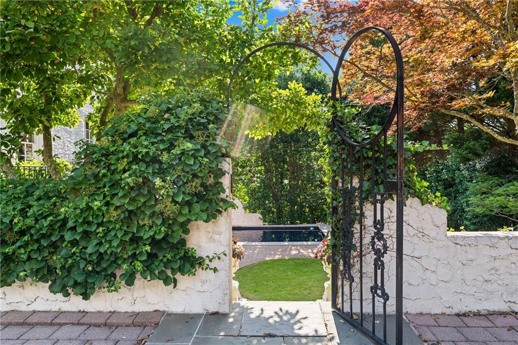 401 Peachtree Battle Avenue NW