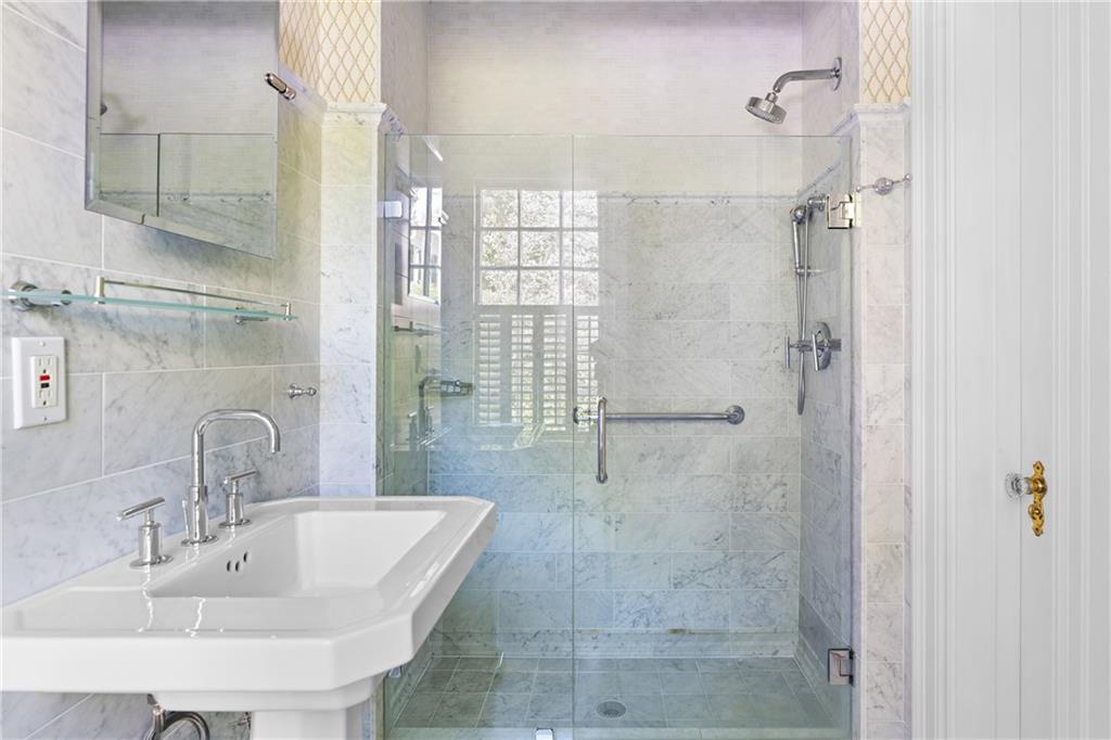 401 Peachtree Battle Avenue NW