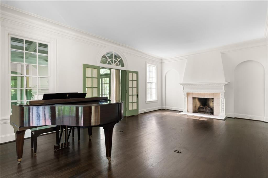 401 Peachtree Battle Avenue NW