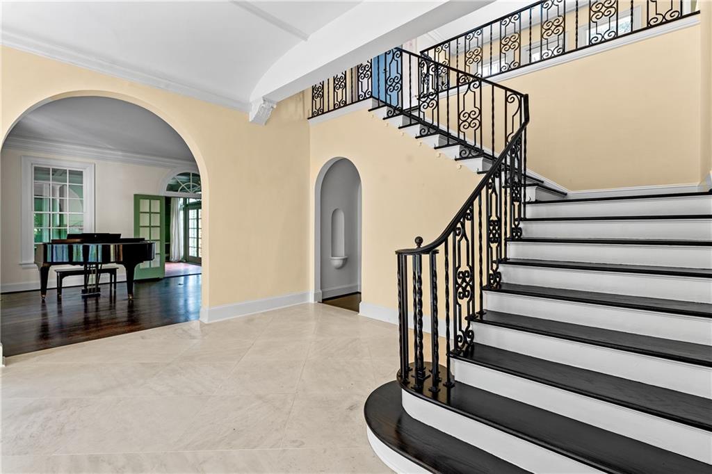 401 Peachtree Battle Avenue NW