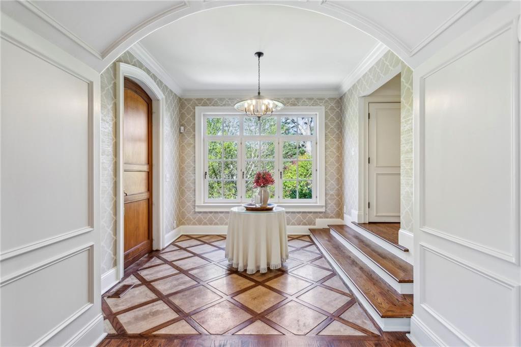 160 Peachtree Way NE