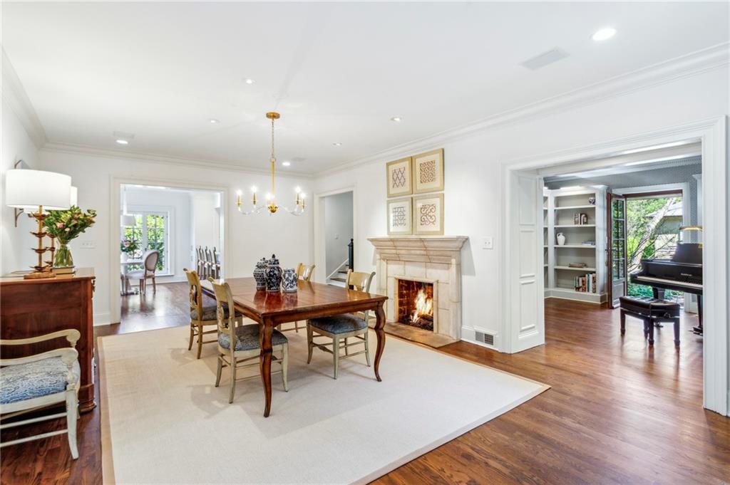 160 Peachtree Way NE