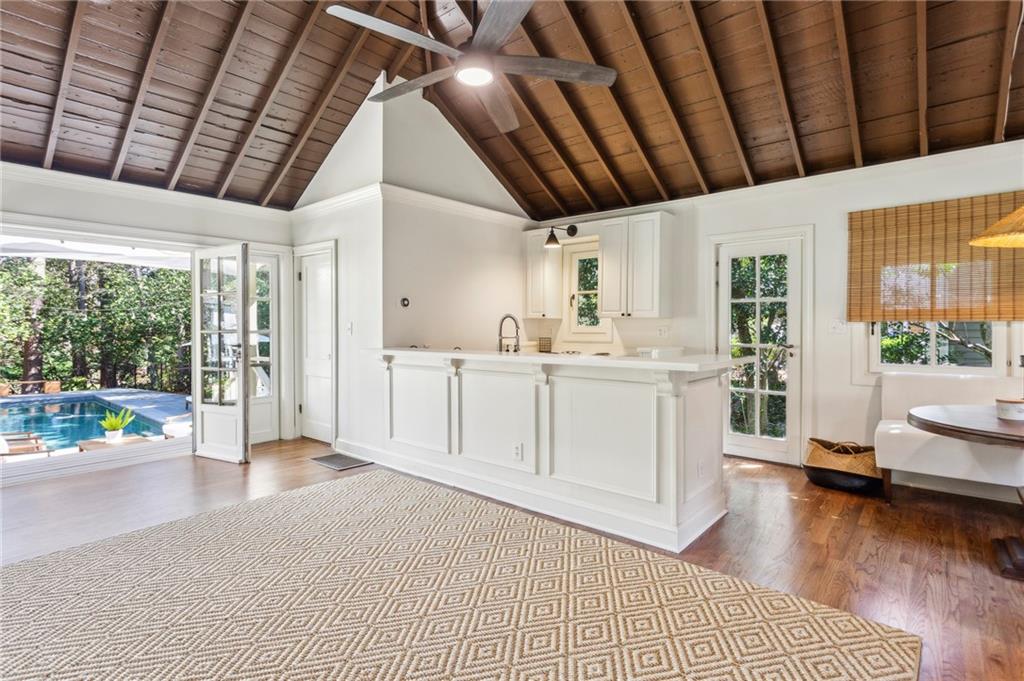 160 Peachtree Way NE