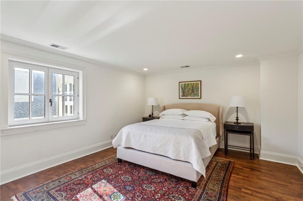 160 Peachtree Way NE