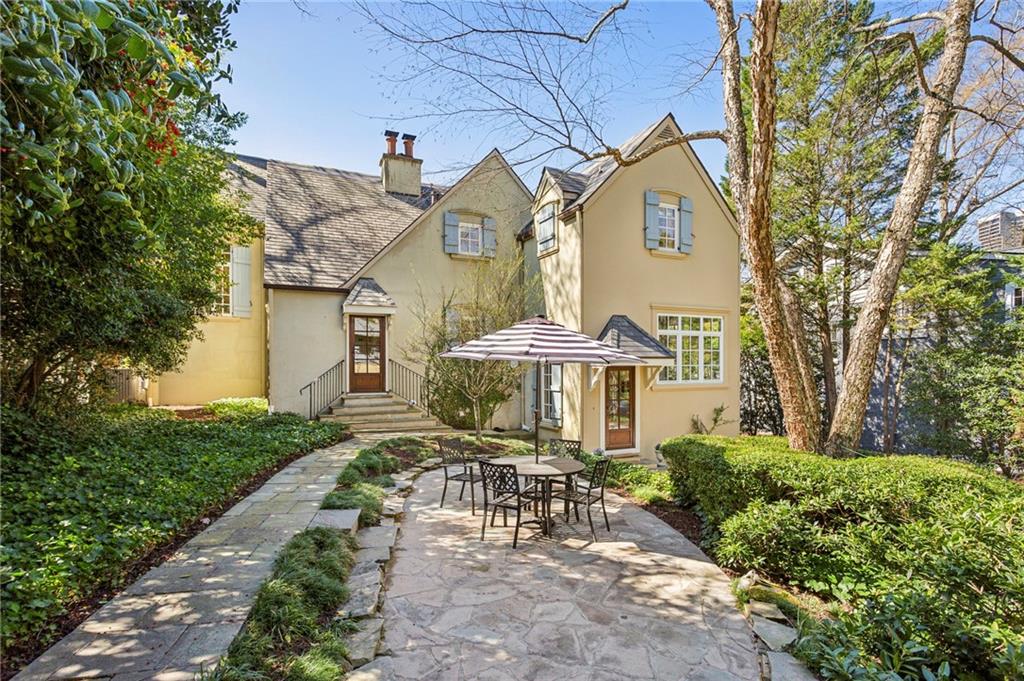 160 Peachtree Way NE