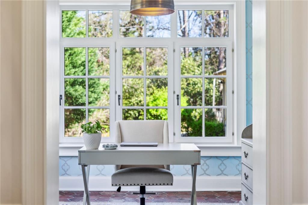 160 Peachtree Way NE