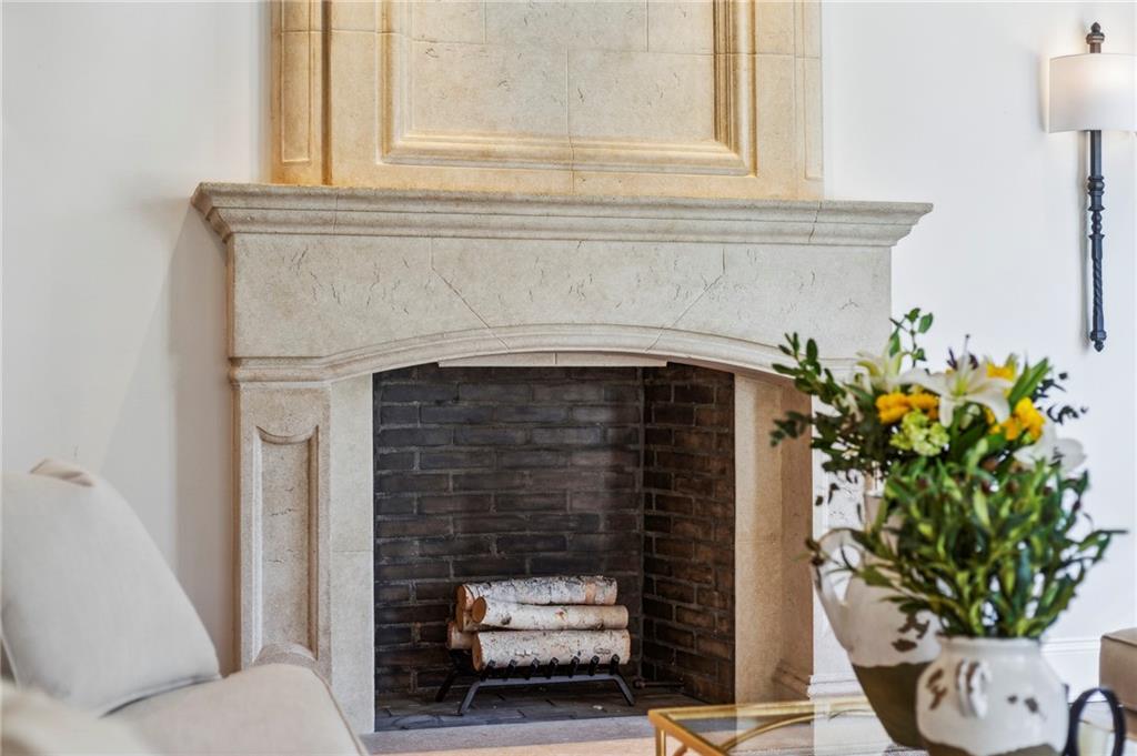 160 Peachtree Way NE