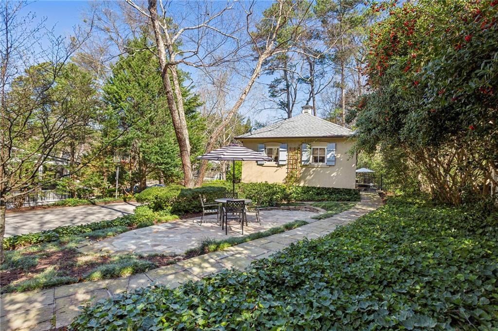 160 Peachtree Way NE