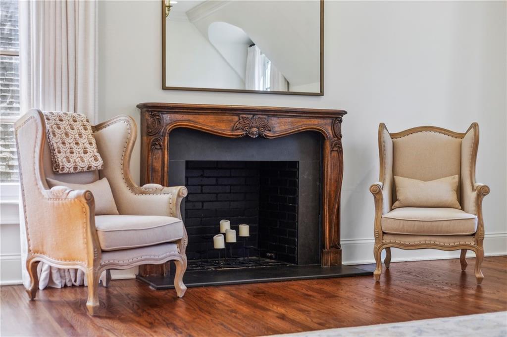 160 Peachtree Way NE