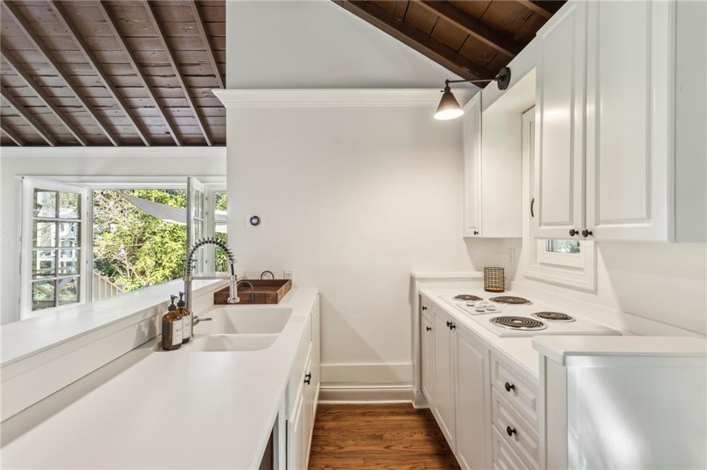 160 Peachtree Way NE