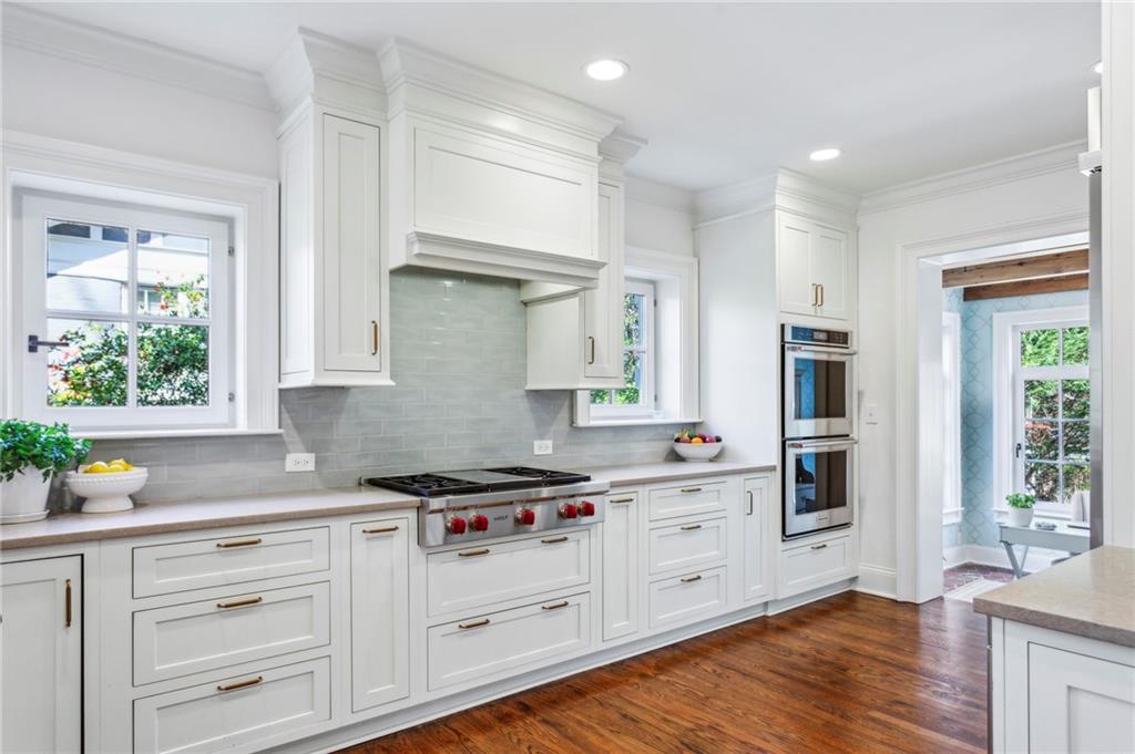 160 Peachtree Way NE