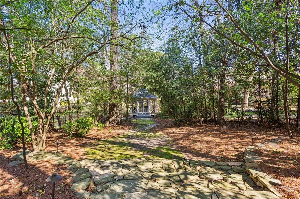 160 Peachtree Way NE