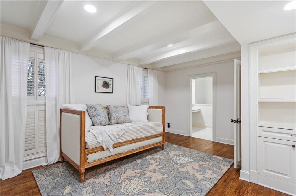 160 Peachtree Way NE