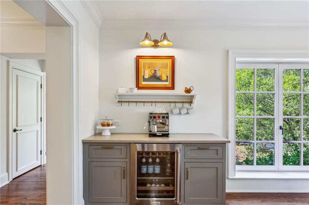 160 Peachtree Way NE