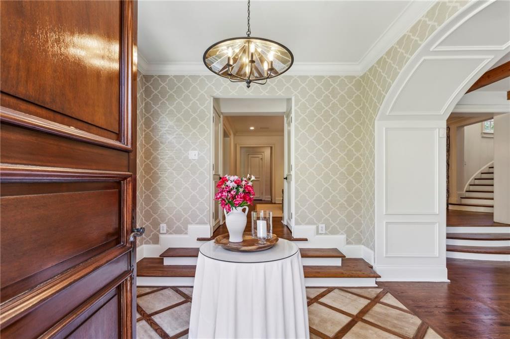 160 Peachtree Way NE