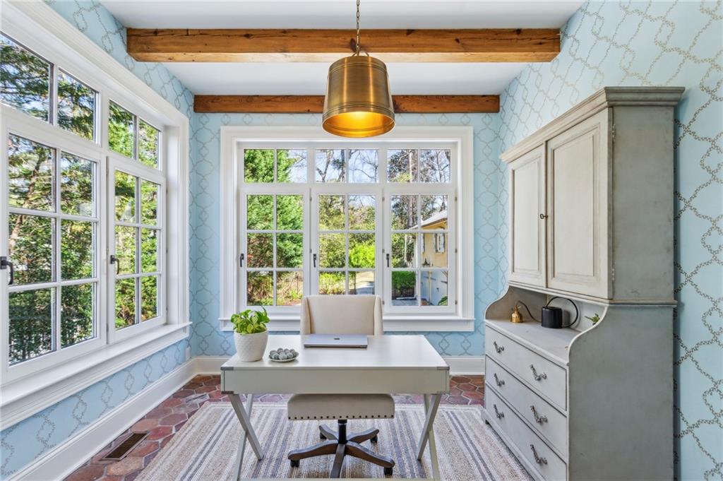 160 Peachtree Way NE