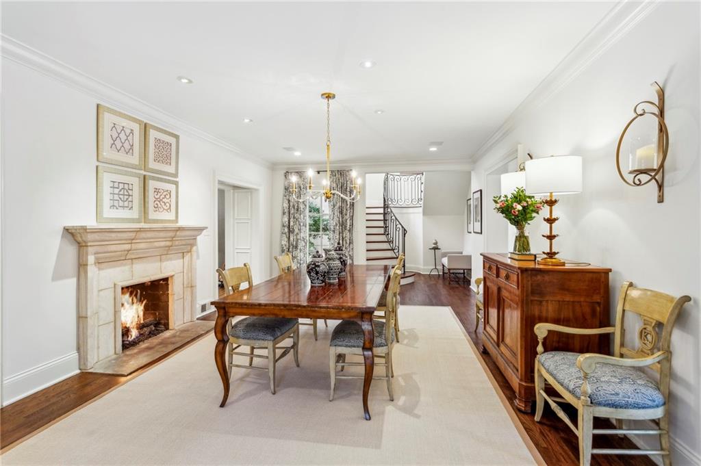 160 Peachtree Way NE