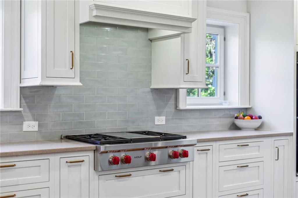 160 Peachtree Way NE