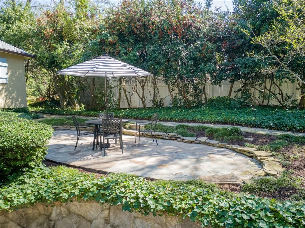 160 Peachtree Way NE