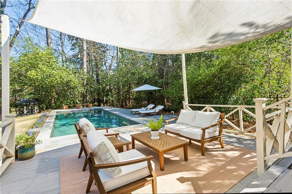 160 Peachtree Way NE