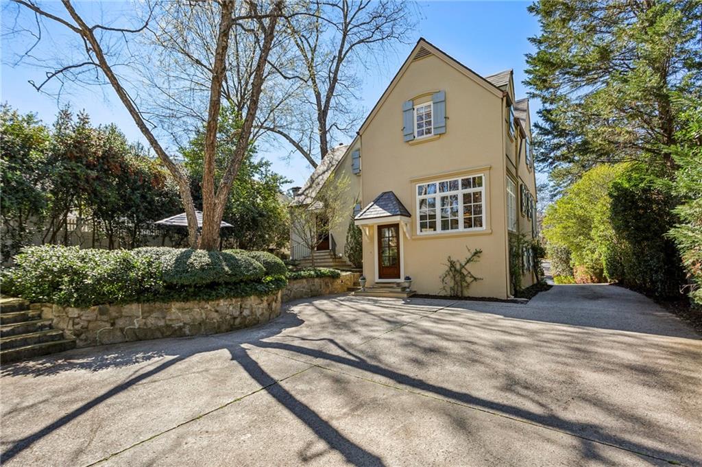 160 Peachtree Way NE