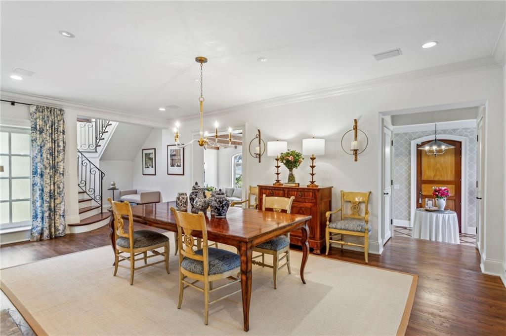 160 Peachtree Way NE