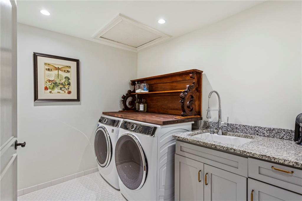 160 Peachtree Way NE