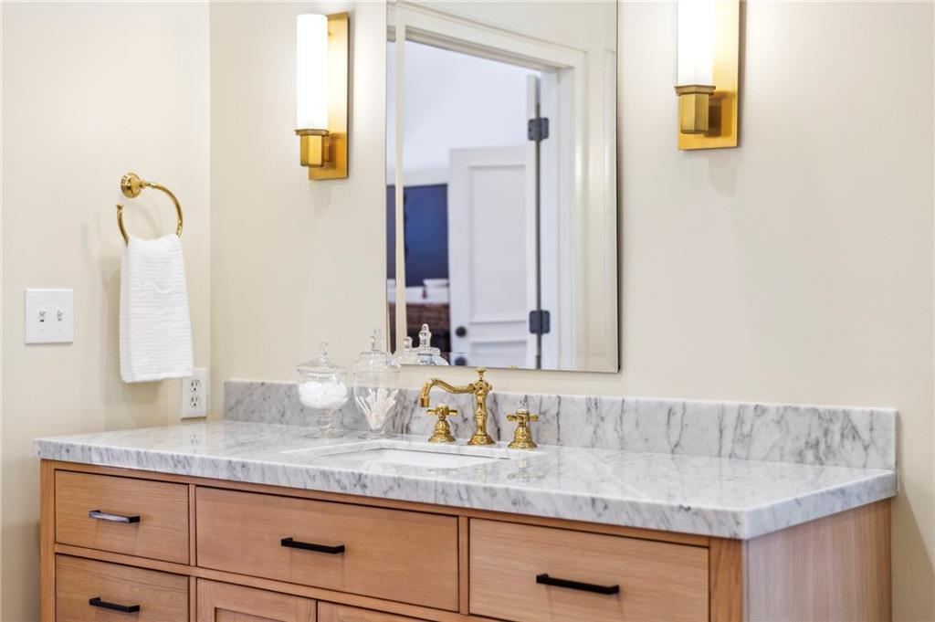 160 Peachtree Way NE