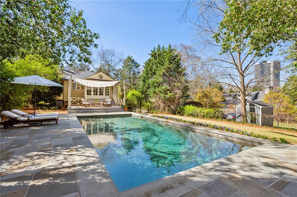 160 Peachtree Way NE