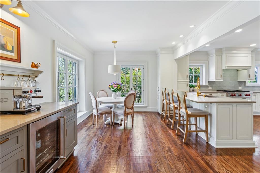 160 Peachtree Way NE