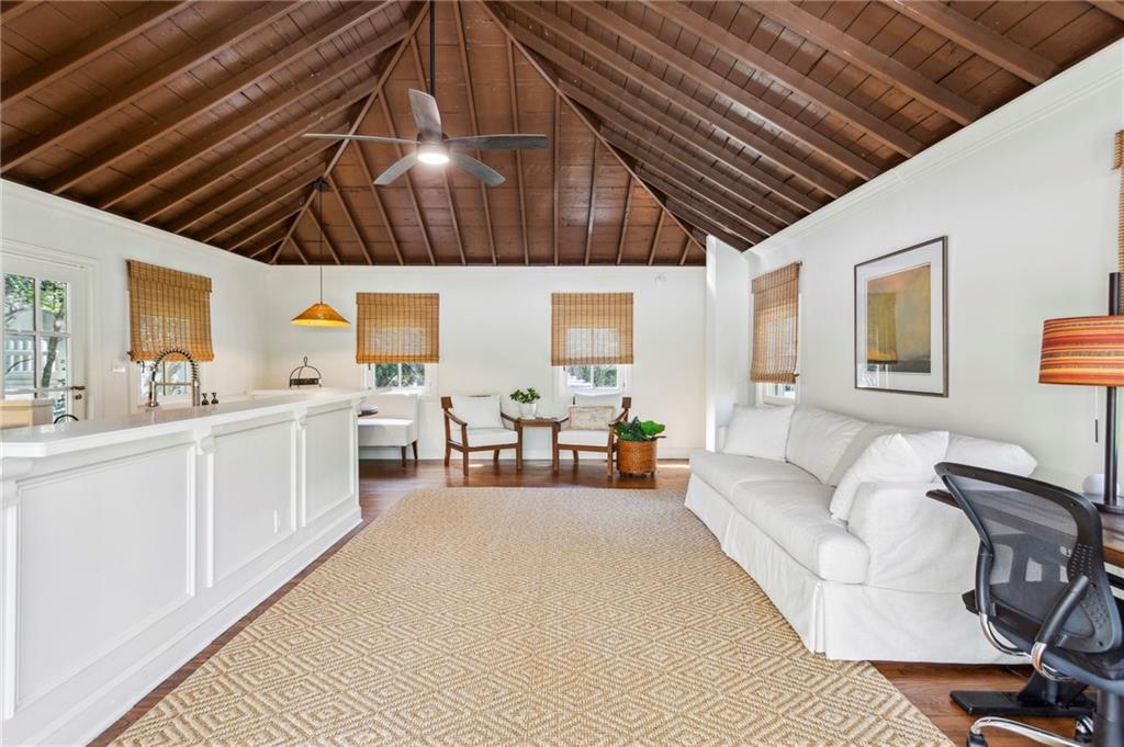 160 Peachtree Way NE