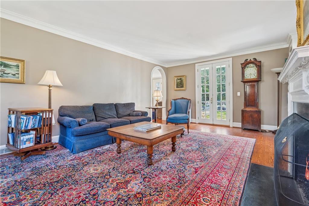 890 W Wesley Road NW