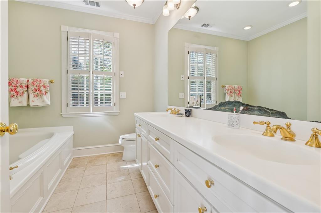 890 W Wesley Road NW